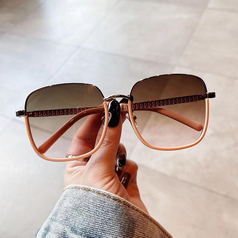 Nye halvramme solbriller Firkantede Trendy kvinners ensfarget ansikt All-match solbriller Gradient briller