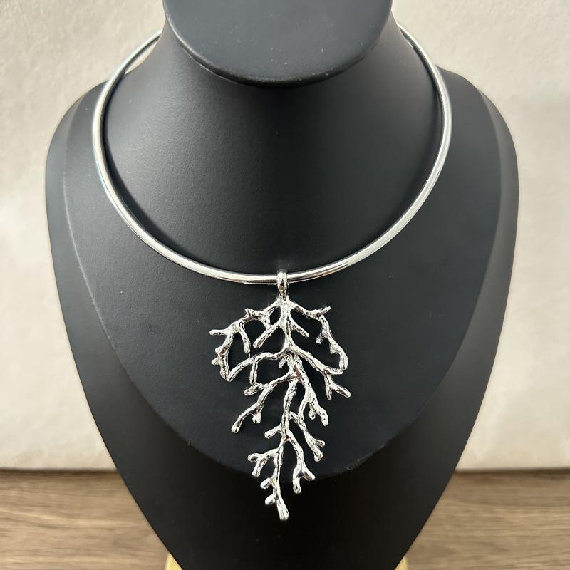 

Tooxika Модный Темперамент Коралловая Подвеска Паста Ожерелье Металлическая Текстура Воротник Холодный Ветер Индивидуальность Открытое Ожерелье серебряный