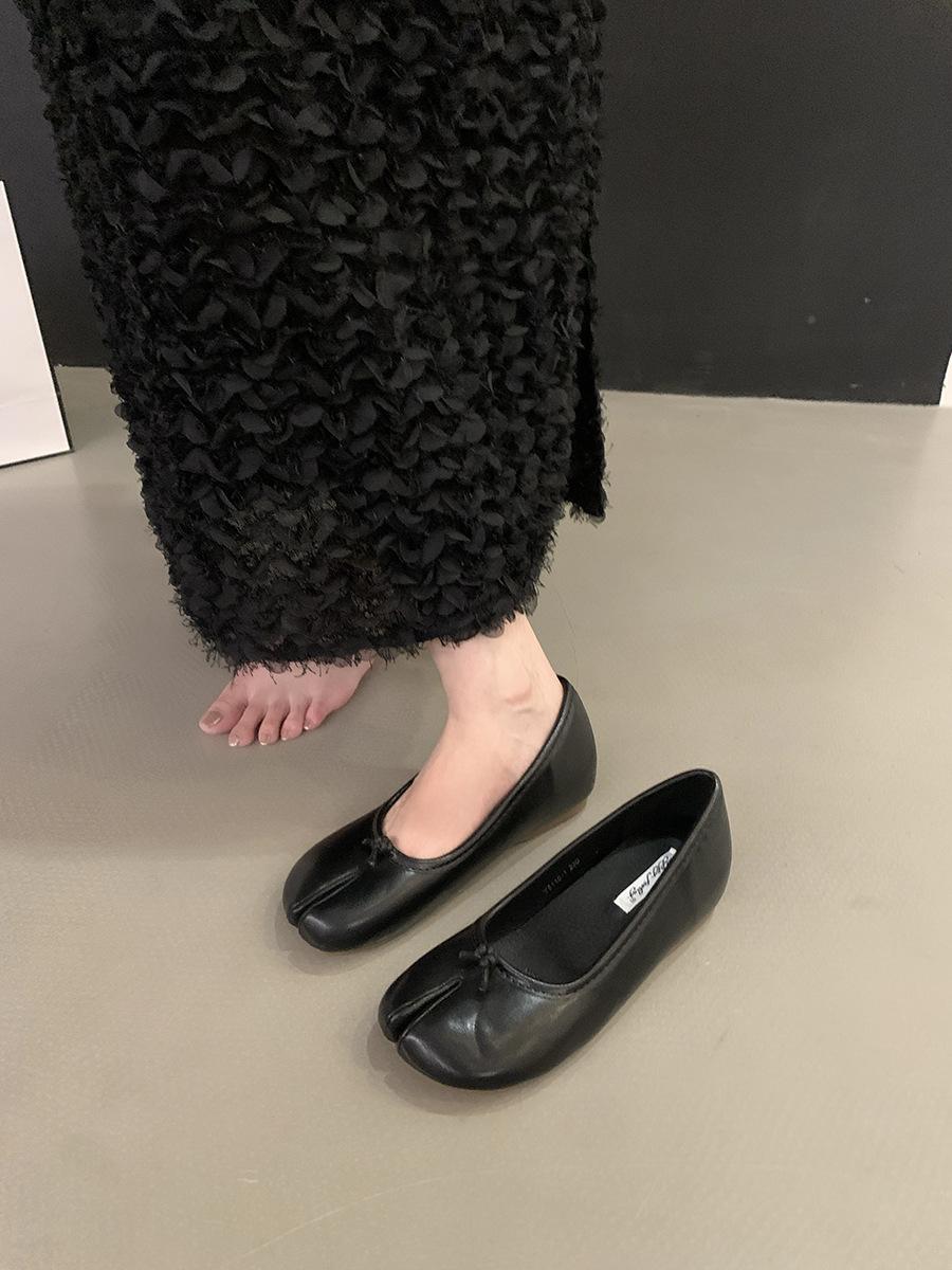 

Модная обувь таби ниндзя Новые женские удобные балетки из микрофибры с раздельным носком Мягкая подошва Лоферы Краткие женские мокасины-топсайдеры 40 чёрный