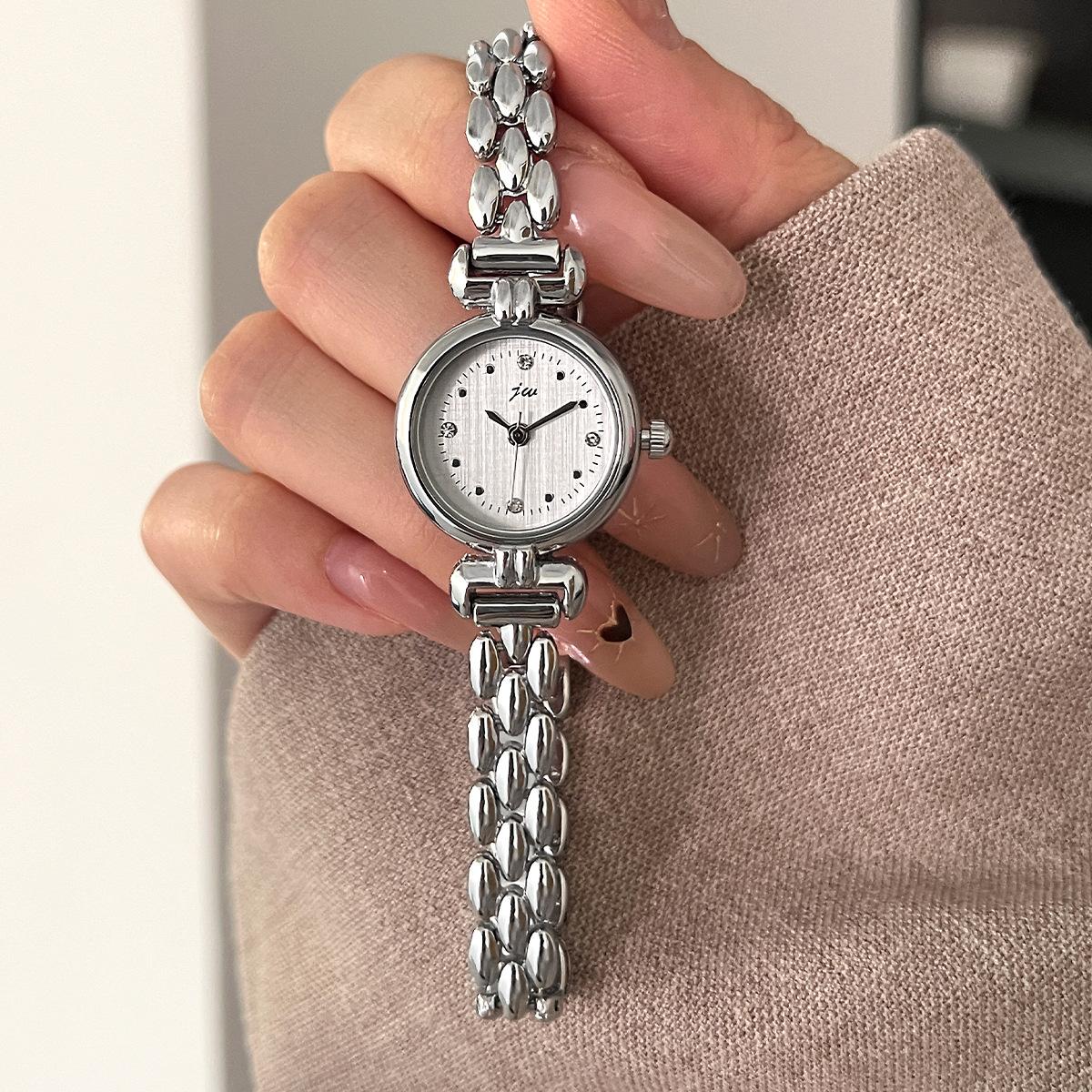 Jingwei Source Retro Alloy Bracelet Watch Small Exquisite Versatile Women S Quartz Watch