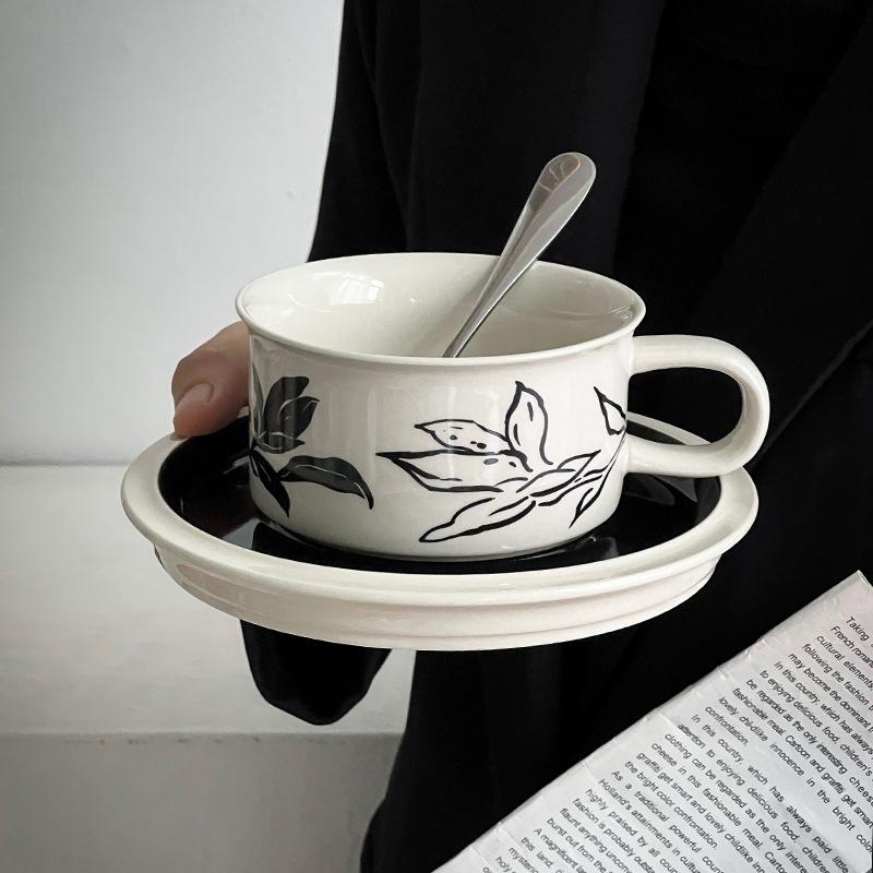 Ručně malovaný květinový keramický šálek retro niche kávový šálek s podšálkem set latte latte čajový šálek