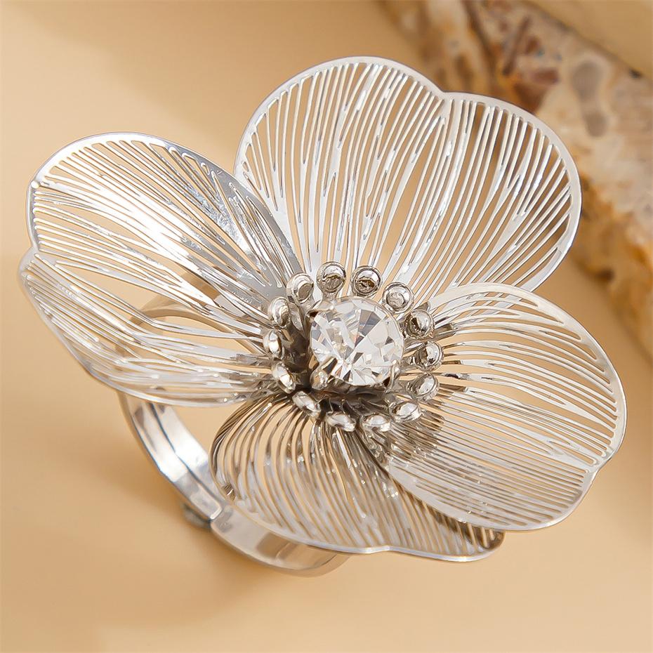 Elegante Anello Fiore Foglia di Ginkgo per Donna, Anello Vintage Dorato Accessorio Gioiello Cuneo Regalo