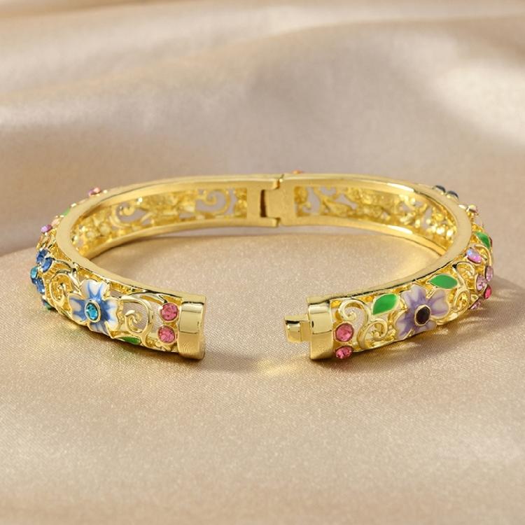 Stylish Four Leaf Clovers Enamel Alloy Bracelet Featuring Smooth Drip Oil Craft and Ethnic Flair Versatile Use