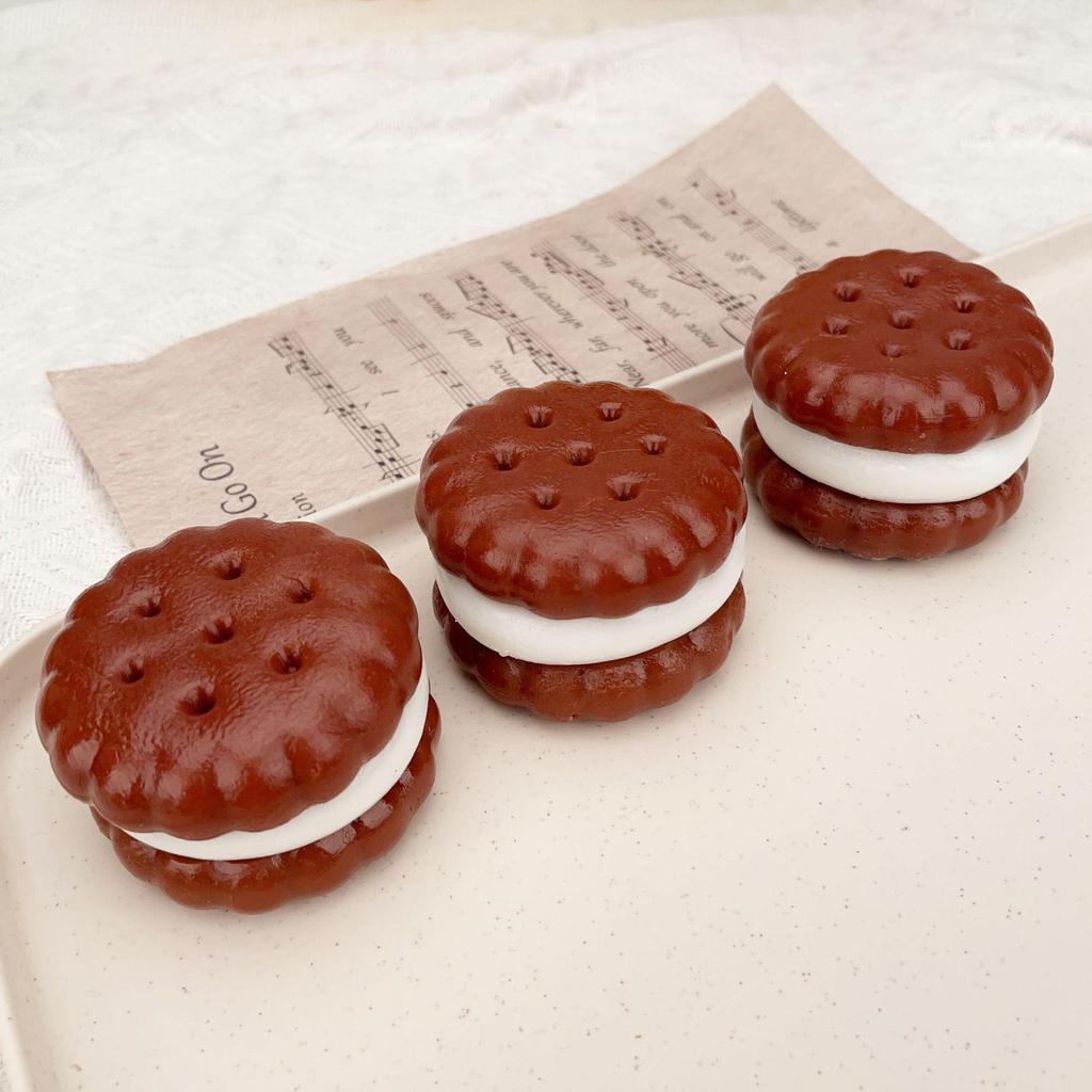 Silicone Muddy Hand-Feel Chocolate Sandwich Biscuit Squeeze Toy - Slow Rebound Decompression Toy