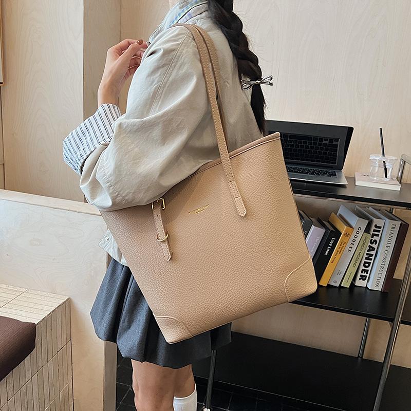 Large-capacity commuter tote bag women's 2025 new autumn and winter fashion shoulder bag large bag portable versatile underarm bag