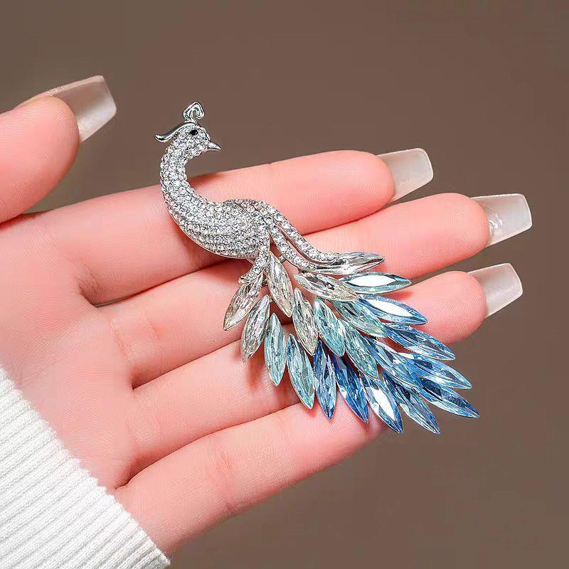 Exquisite Gradual Change Imitation Crystal Peacock Brooch Female Anti-light Buckle Elegant Atmosphere Dress Corsage