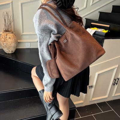 Lässige Tragetasche mit großem Fassungsvermögen, Damen-Wildleder-Schultertasche, modisch, trendig, Maillard-Faulenzer-Stil