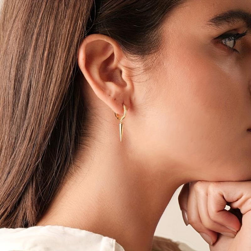 European and American fashionable women s simple, personalized, creative rivet earrings with versatile conical high-end feel золотистый