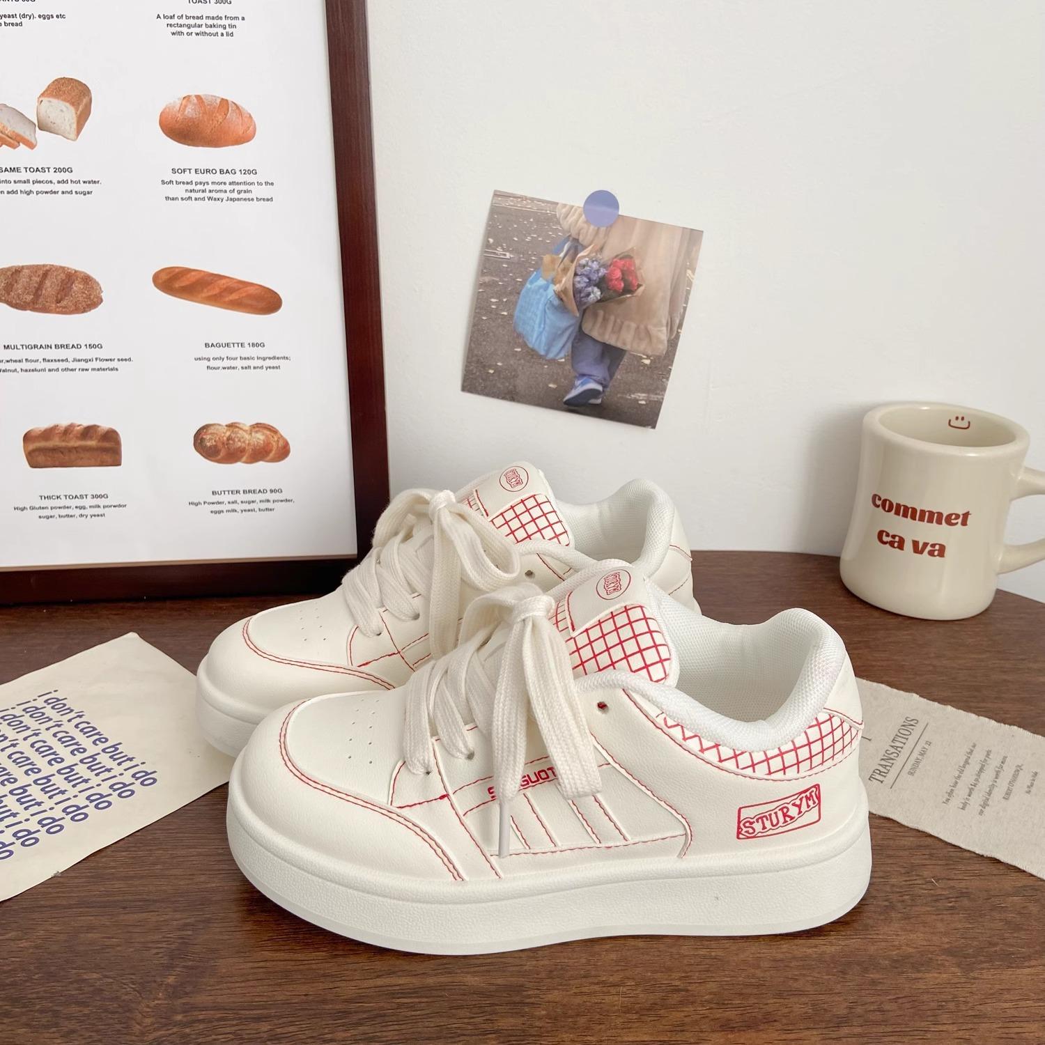 

Дофаминовый хлеб маленькие белые туфли женские весна 2025 новые повседневные нишевые дышащие универсальные студенческие туфли на толстой подошве 40