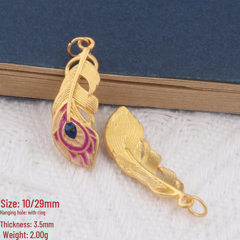 

Набор для самостоятельного изготовления ожерелья и браслета: Старинные подвески из золота и павлиньих перьев