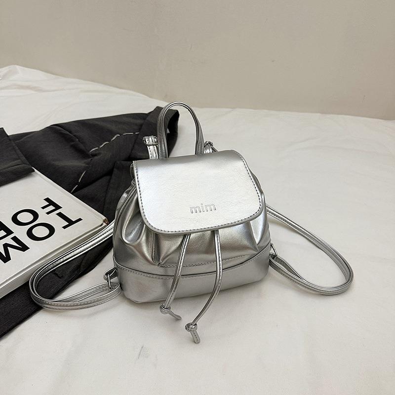 Simple and versatile niche design women's backpack new popular casual small backpack fashion travel small schoolbag