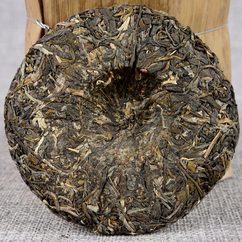 Yunnan Pu'er Tea 100g Islandský starověký strom Raw Tea Cake Pu'er Raw Tea Cake