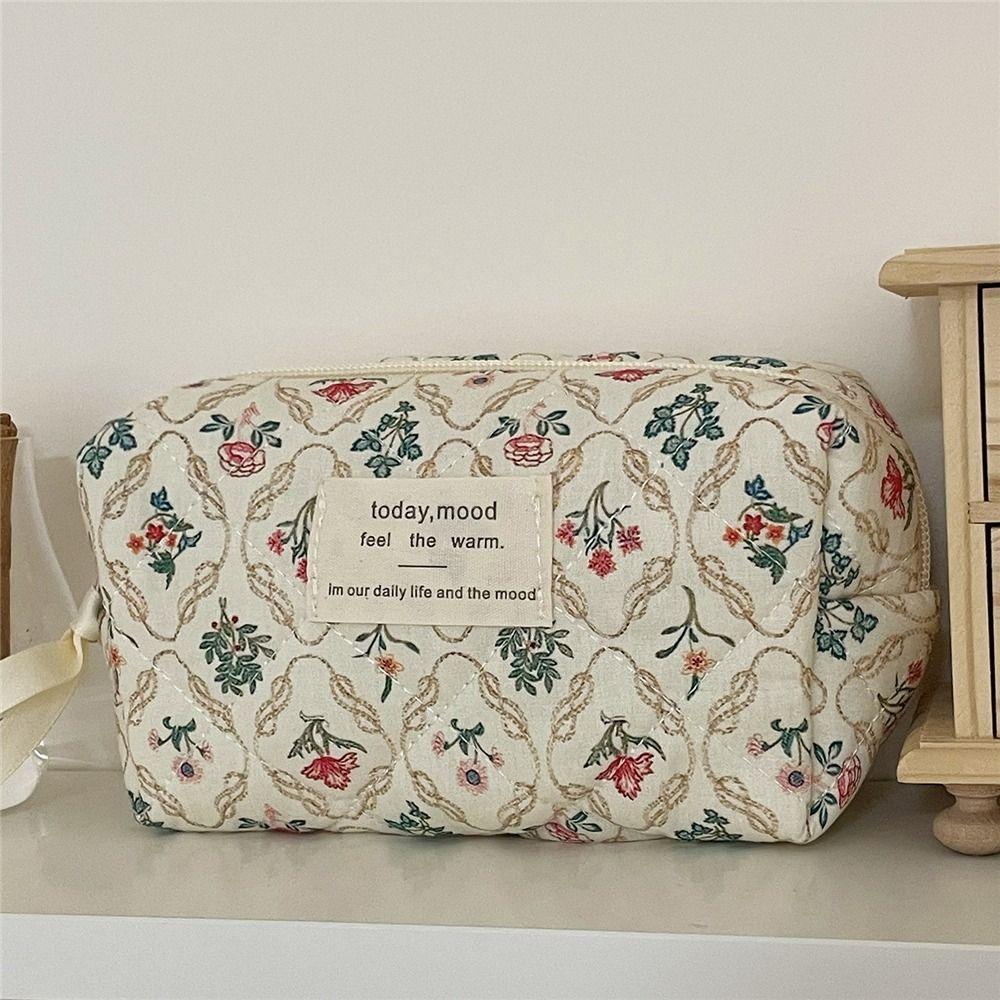 Vintage Flower Quilted Makeup Bag Coquette Organizer Bag Cute Floral Cosmetic Bag  for Women Girls