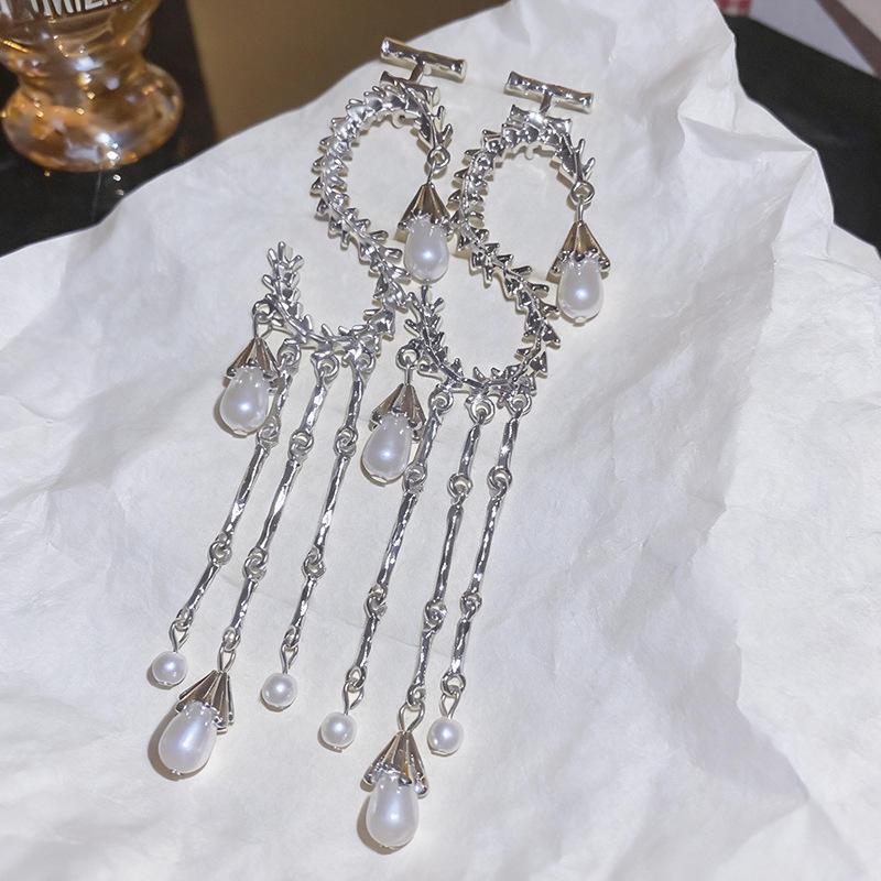 High-End Metal 'S' Pearl Tassel Earrings - Exquisite Light Luxury Jewelry