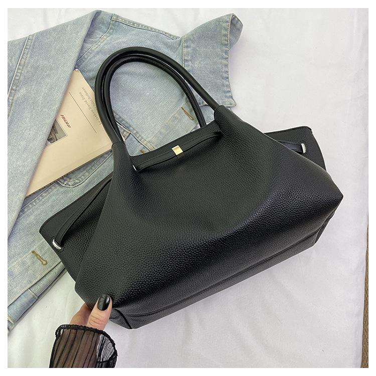 

Commuter large-capacity bag women s 2025 new spring and summer versatile shoulder underarm bag fashionable and simple portable tote bag чёрный