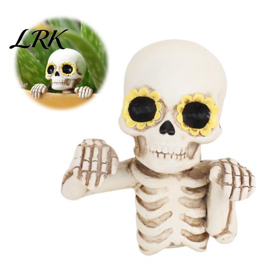 Funny Skull Garden Statues Skeleton Flower Pot Hugger, Resin Planter Statue with Eyes, Mini Creative Yard Art Flowerpot Ornament for Halloween