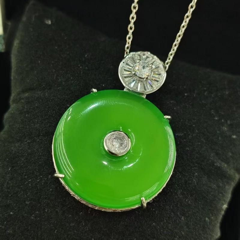 Pendant Inlaid with Buddha's Branches and Jade Leaves, Fashionable and Light Luxury Leaf Necklace