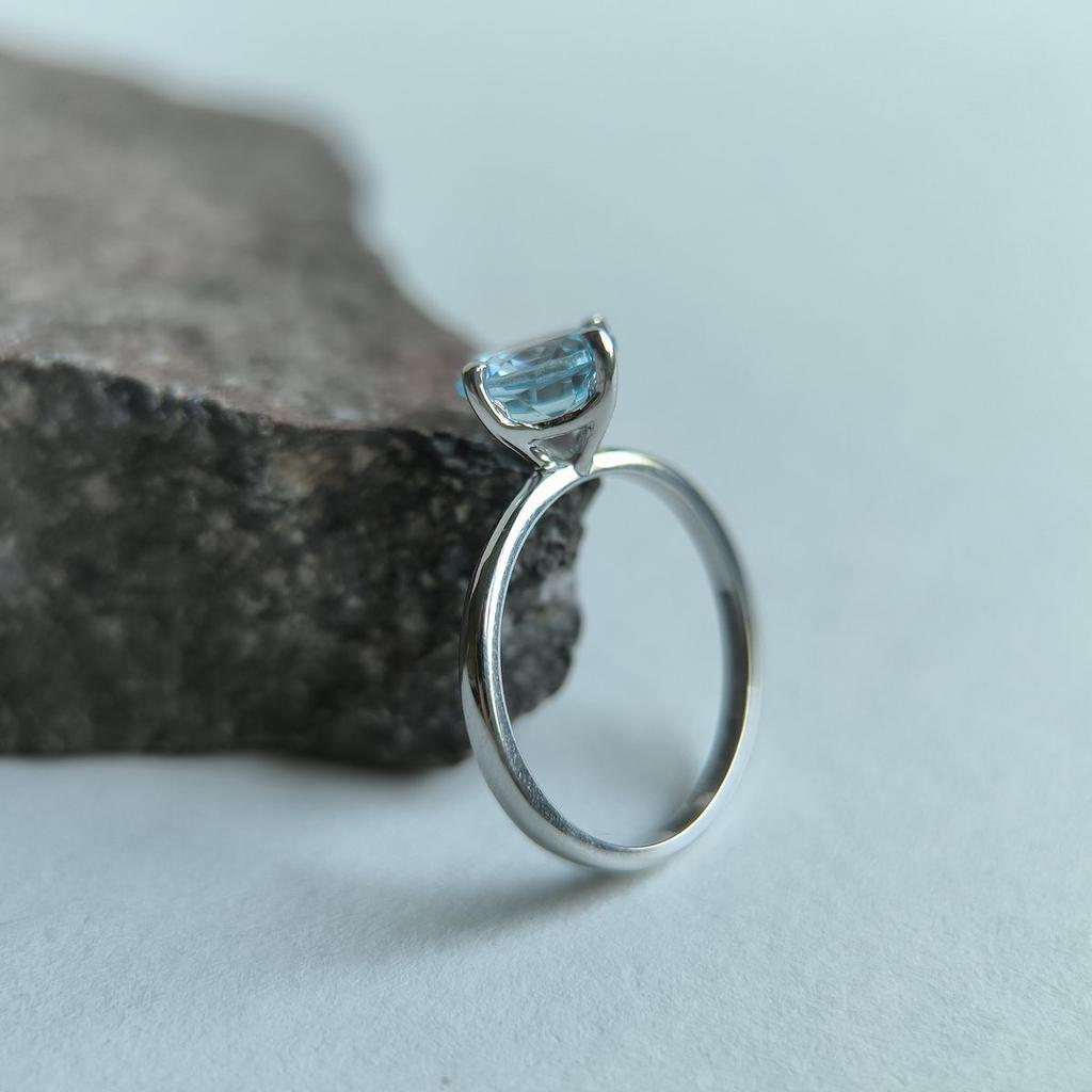 Silver Ring with Natural Topaz 2.219ct, Item Weight 2.29 Gr (2188216)