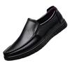 Zapatos de Cuero Versátiles para Hombre Nuevos 2024 Suela Blanda Business Casual Zapatos Doudou Trabajo Seguridad Zapatos de Papá