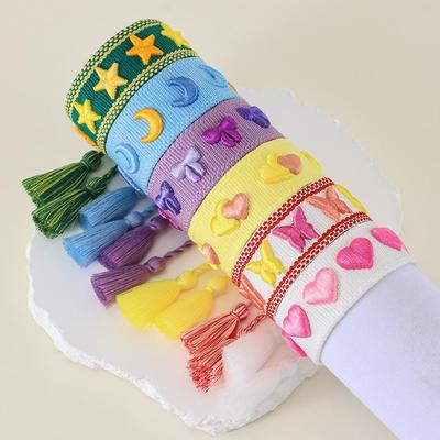 Europäisches 3D-Herz-Stickerei-Quastenarmband: Verstellbare, Handgefertigte, Modische Geflochtene Kordel für Damen