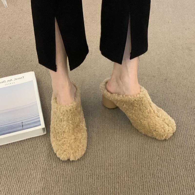 Fashion Slip-on Pink Wool Mules Women Fashion  Closed Toe  Plush Court Clogs Ladies Winter Warm Lambswool Heeled Slippers
