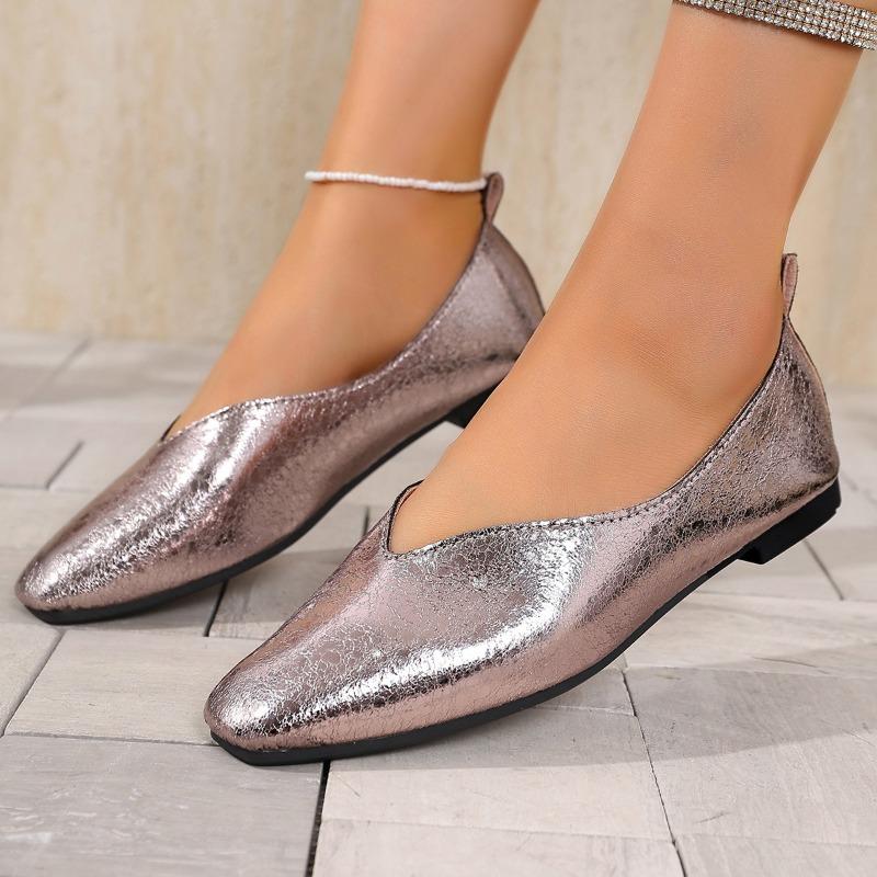 Light-mouth silver single shoes, women's spring temperament, late-evening commuting, low-heeled flat-soled small leather shoes