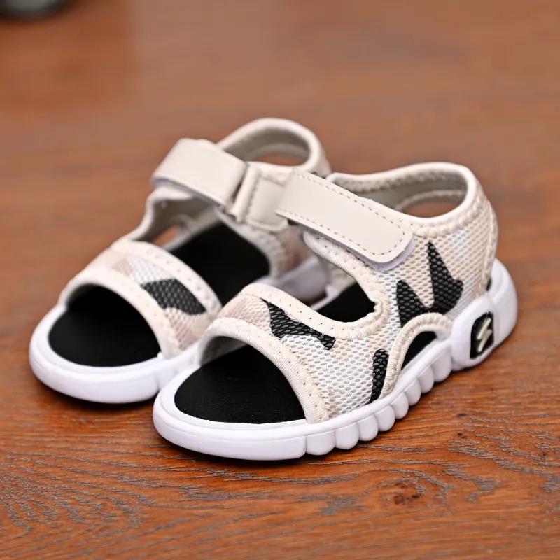 Leichte Sommersandalen für Kinder, weiche Sohle, Outdoor-Einzelsandalen, rutschfeste, bunte, flache Sandalen für Kinder
