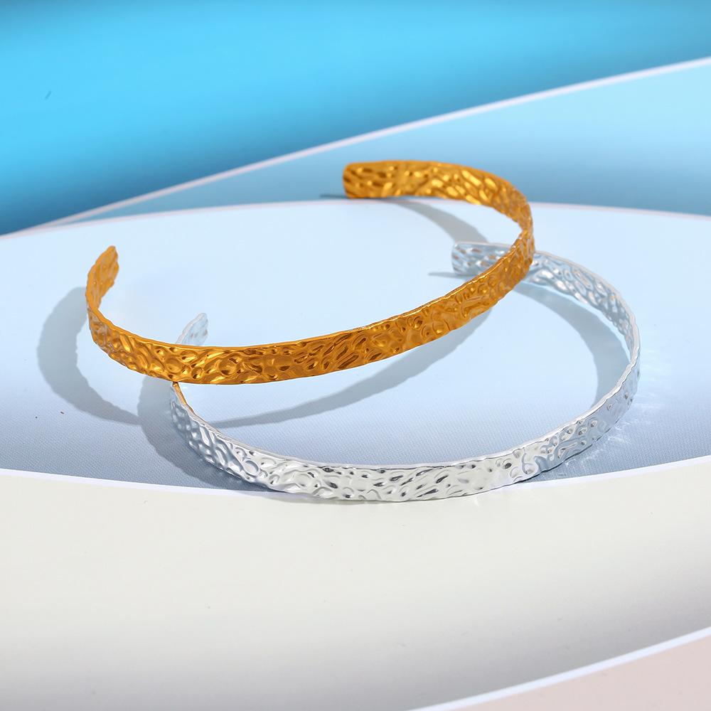 Retro Geometric C-shaped Adjustable Starlight Bracelet for Women in 18K Gold-Plated Non-fading Aluminum