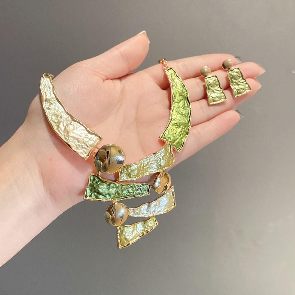 Exaggerated Women's Necklace Earring Set Collarbone Chain Multi Color Jewelry Set Daily Wear