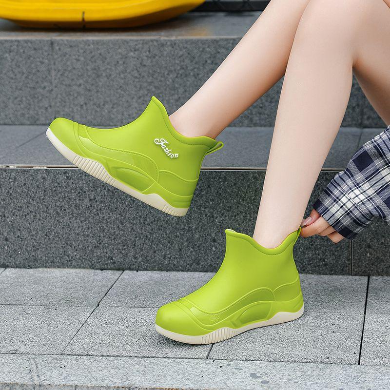 Damen Wasserdichte Regenstiefel Strapazierfähige Weiche Sohle Rutschfeste Arbeitsstiefel mit Fellwarmem Kurzem Schaft für Draußen