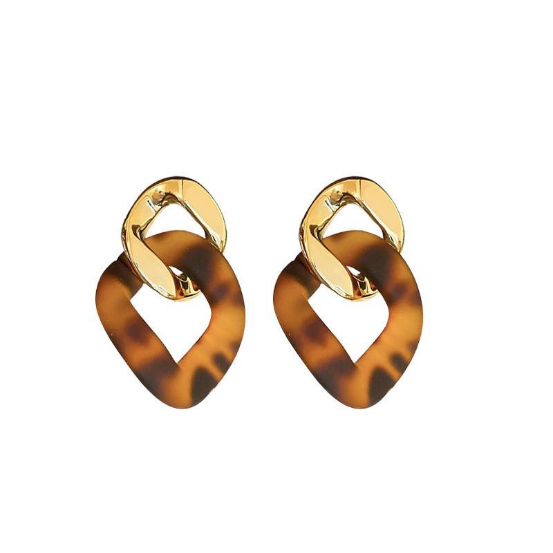Silver Needle Geometric Stud Earrings: Retro, Light Luxury, Versatile Fashion, Elegant Accessories.