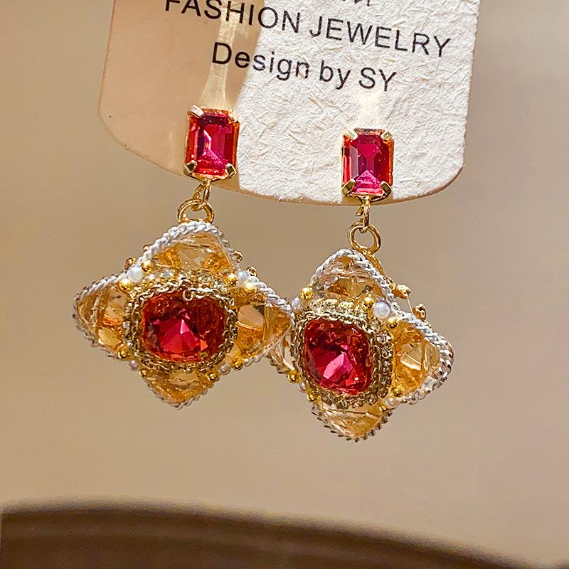 Silver Needle Glass Pearl Flower Pendant Earrings: Retro Style, Fresh & Sweet, Light Luxury Ear Jewelry.