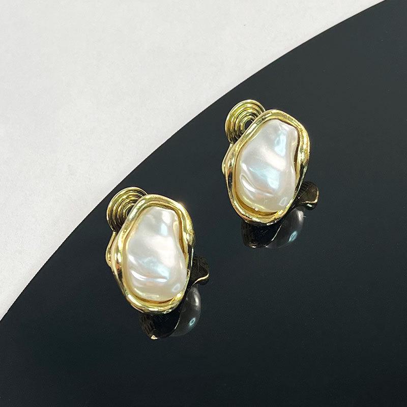 Korean Style Retro Pearl Ear Clip for Women - Mosquito Coil Holder, No Piercing, High-End, Fashionable and Versatile Luxury Earrings