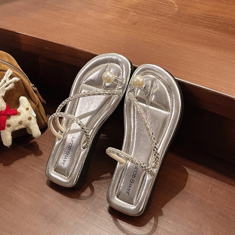 Pearl Toe Slippers Women's Summer New Flat-bottomed Toe Beach Sandals Soft-soled Non-slip Sandals