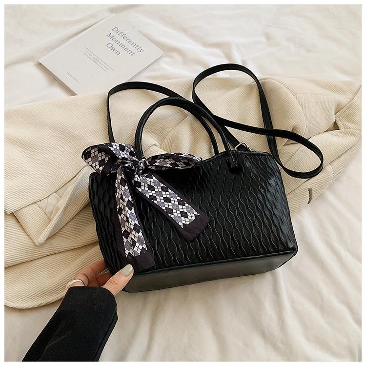 Korean Version of Trendy High-value Tote Bag 2025 New Fashion Temperament Large-capacity Shoulder Bag Commuter Women's Bag