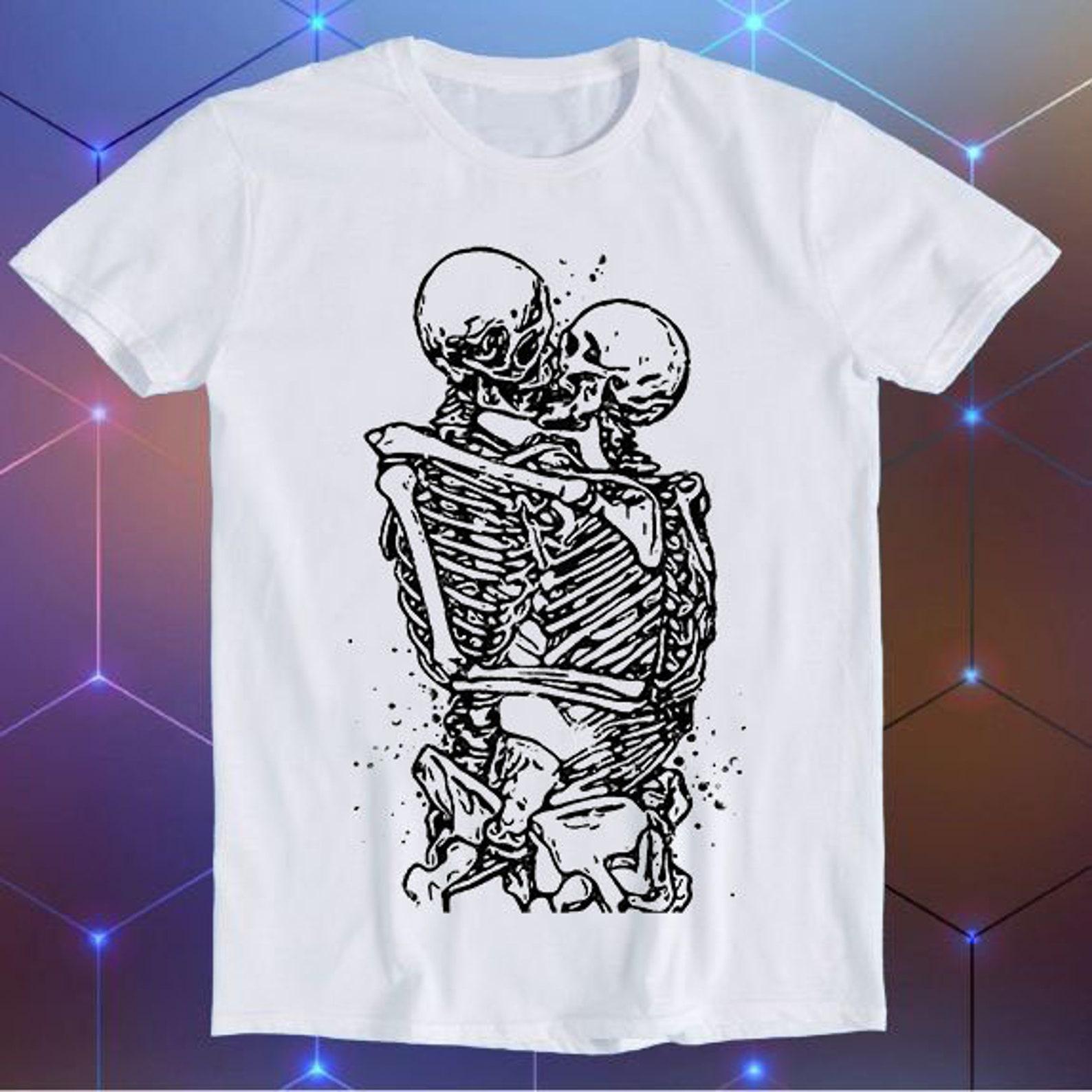 Skeleton Kissing Love Never Dies Skull and Bones Till Death Romantic Meme Unisex Gamer Cult Movie Music Cool Funny Gift T-Shirt E730 3XL