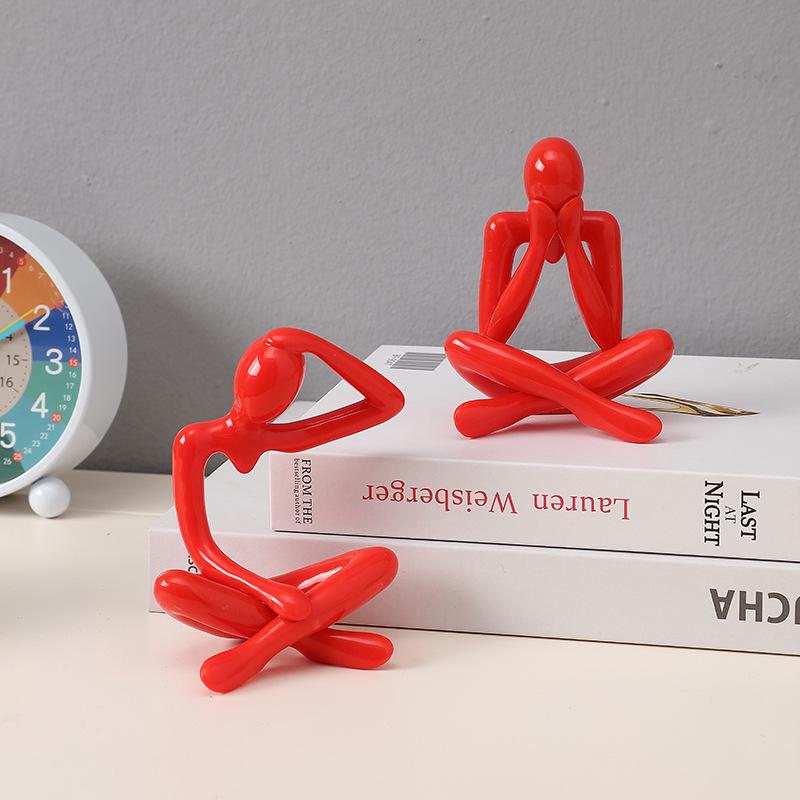 Abstrakte Yoga Denker Ornament: Niedliche Plastikfigur zur Wohnzimmerdekoration