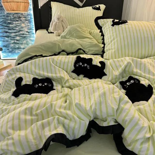 

Korean Style Bedding Set Green Strip Black Cat Embroidery Washed Cotton Duvet Cover Cute Cardboard Bed linen Comforter Sets Cover 150 x 200 4pcs