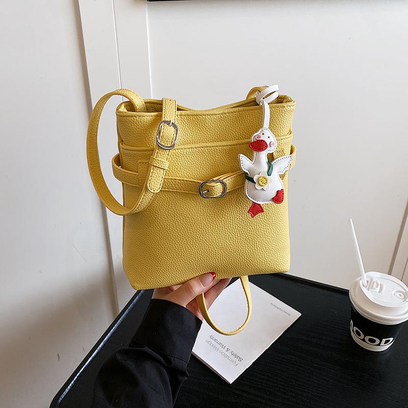 Simple bucket bag women's 2025 new trendy texture messenger bag versatile temperament shoulder bag