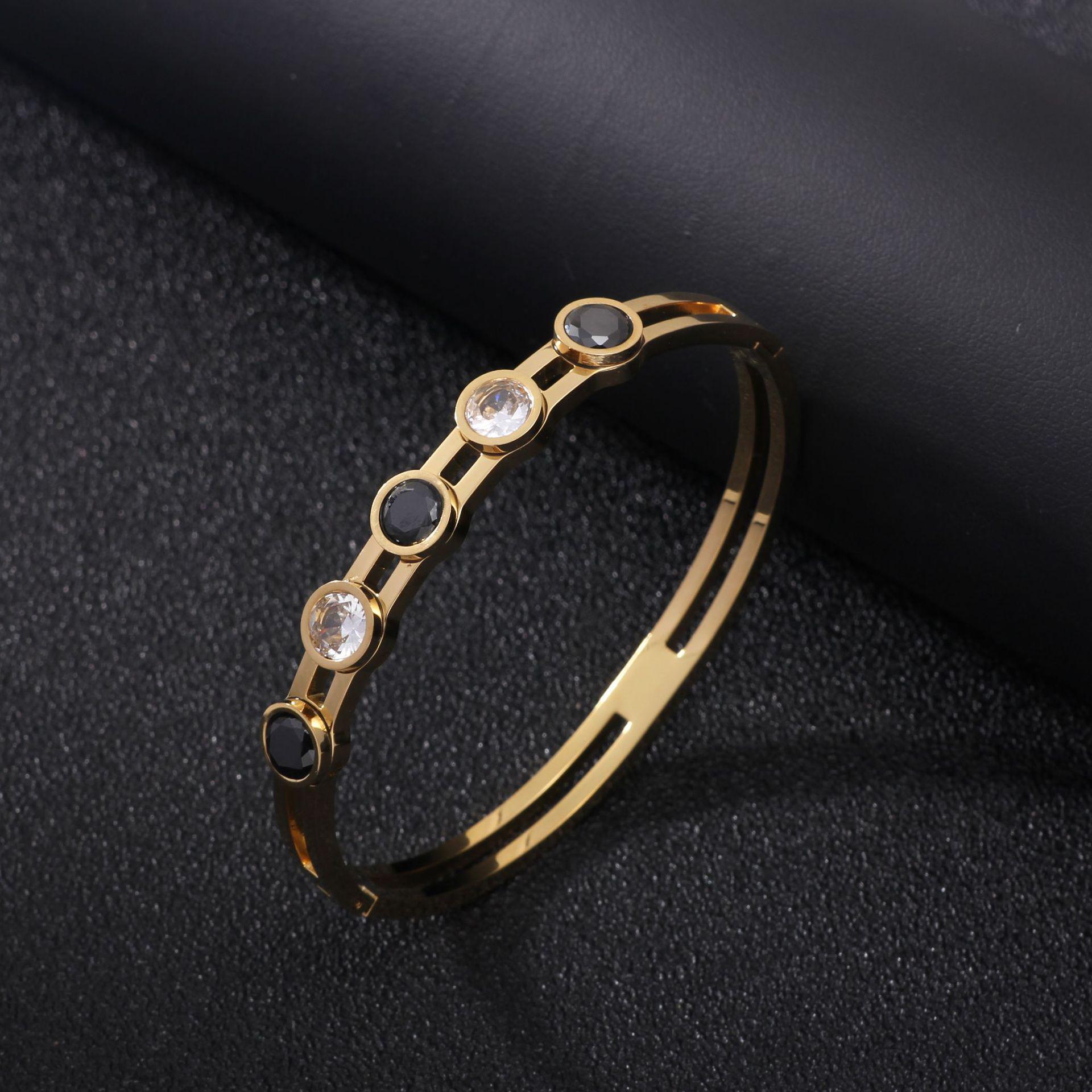 European and American Style Colored Zirconia Hollow Bracelet with Diamond Inlay – Light Luxury, Colorfast Design чёрный/белый