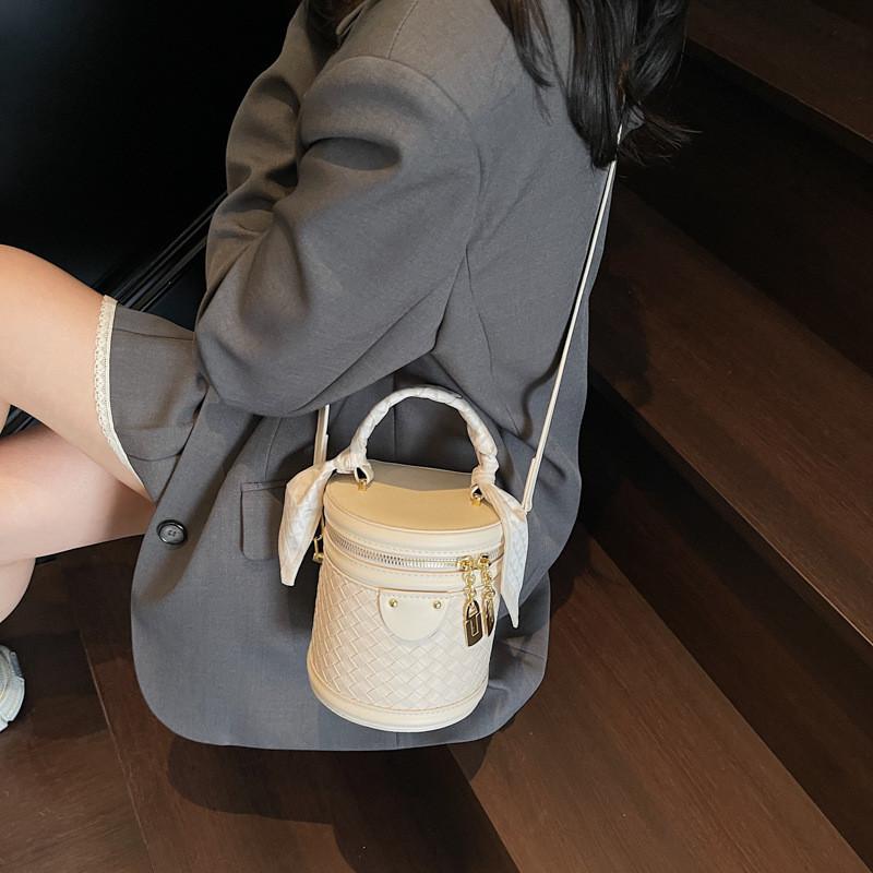 Pu Water Bucket Bag For Women With Quilted Design And Zipper Closure For Daily Use