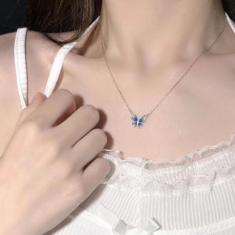 Simple Gradient Color Butterfly Pendant Necklace Fashionable Collarbone Chain Necklace for Women Trendy Jewelry Accessories