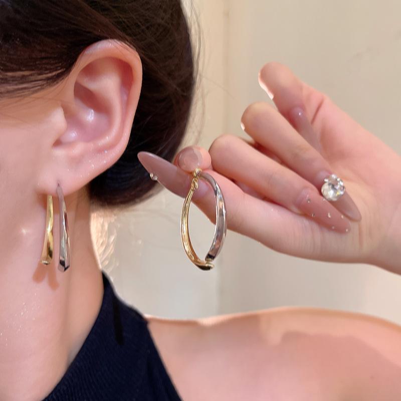 Серьга-крест с двумя вариантами ношения женская холодный стиль металлические гвоздики годовые серьги