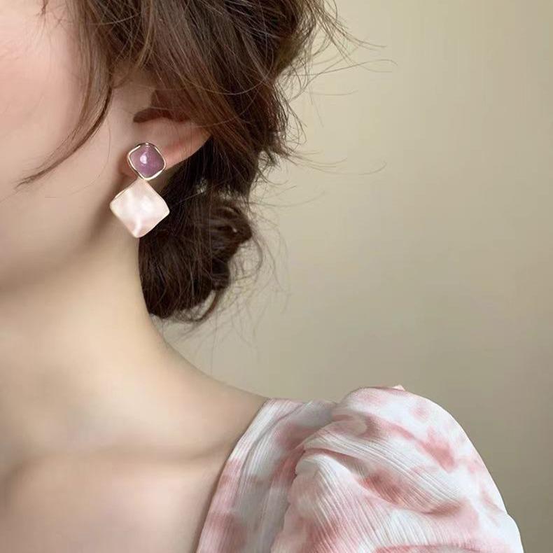 Honeydew Melon Jelly Green Rhombus Earrings – Niche Design, High-End Forest Style Studs for Women