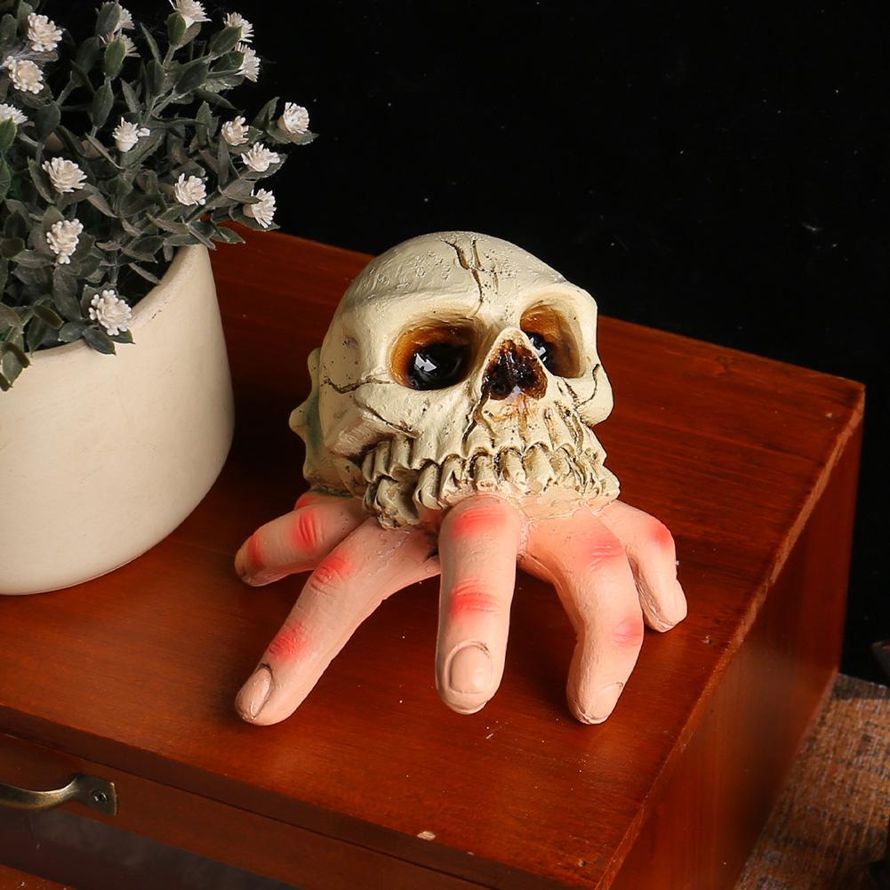 Halloween Skull Simulation Hand Ornaments Horror Festival Resin Skull Conch Hand Decorations For Home Party
