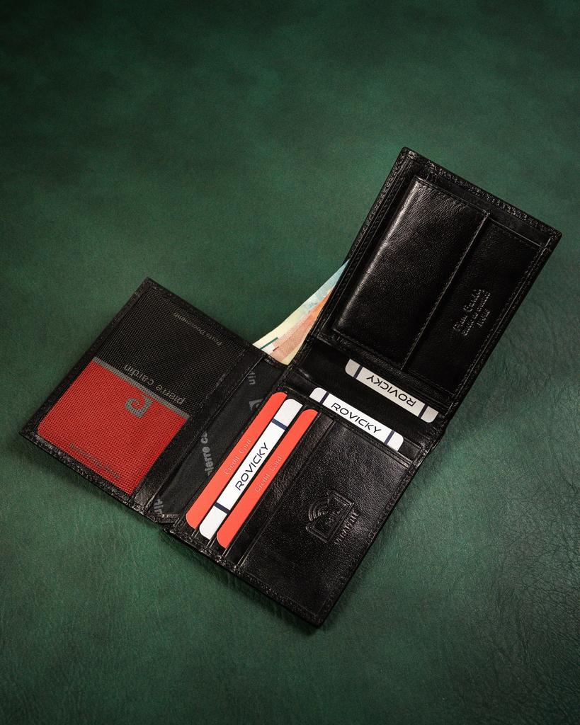 Classic, elegant men's wallet made of natural leather - Pierre Cardin