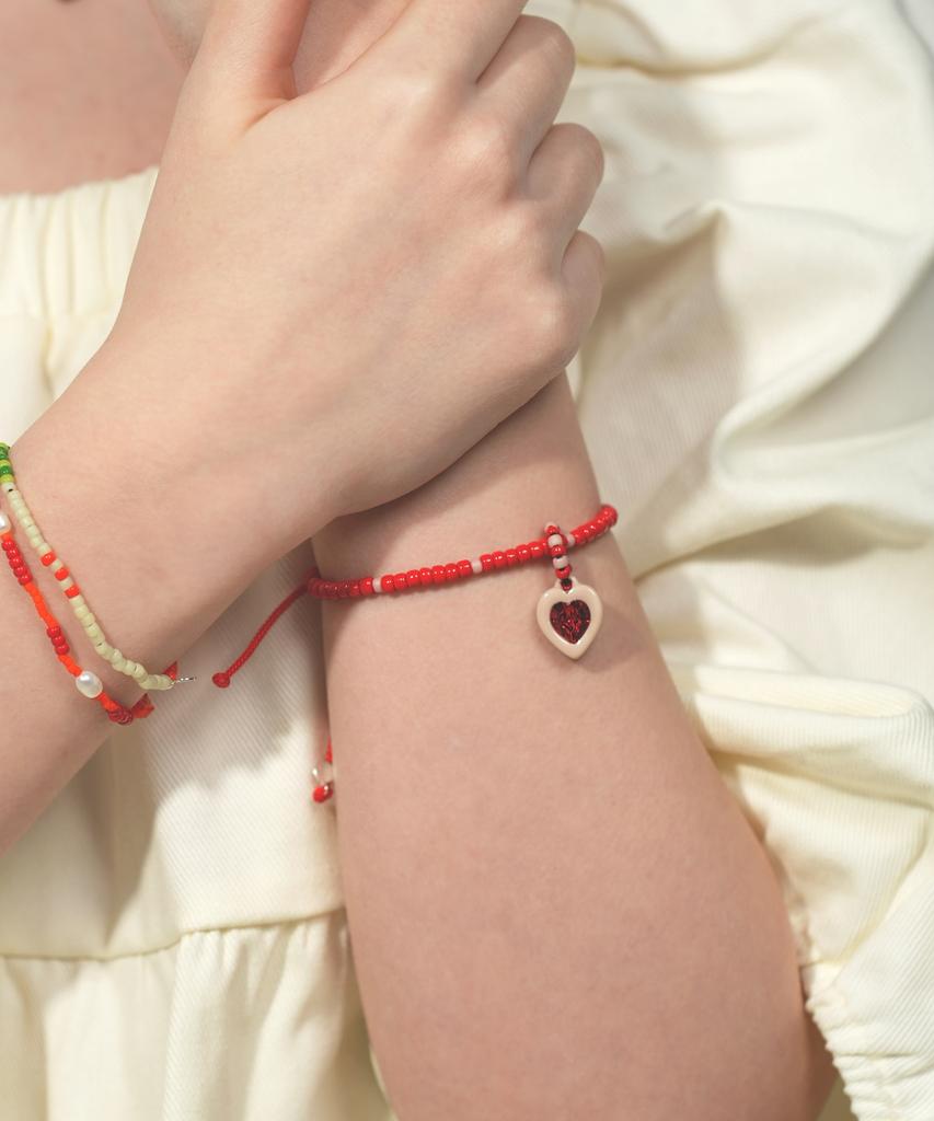 Bonbeau Swarovski Heart Stone Color Beads Bracelet Swarovski Heart Stone Color Bead Knot Bracelet