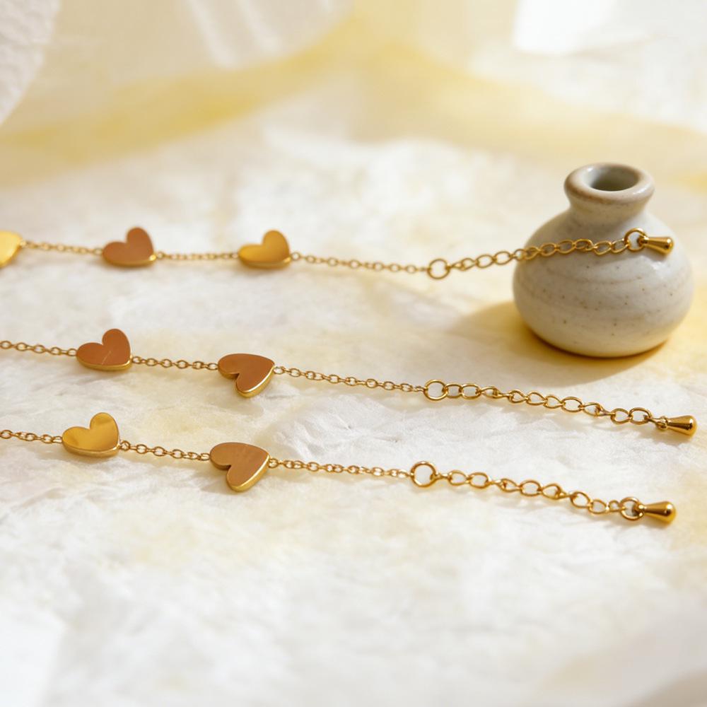 Elegant Heart-Shaped Titanium Steel Bracelet for Women - 18K Gold, Durable, Versatile Design, Resilient Peached Heart Jewelry.