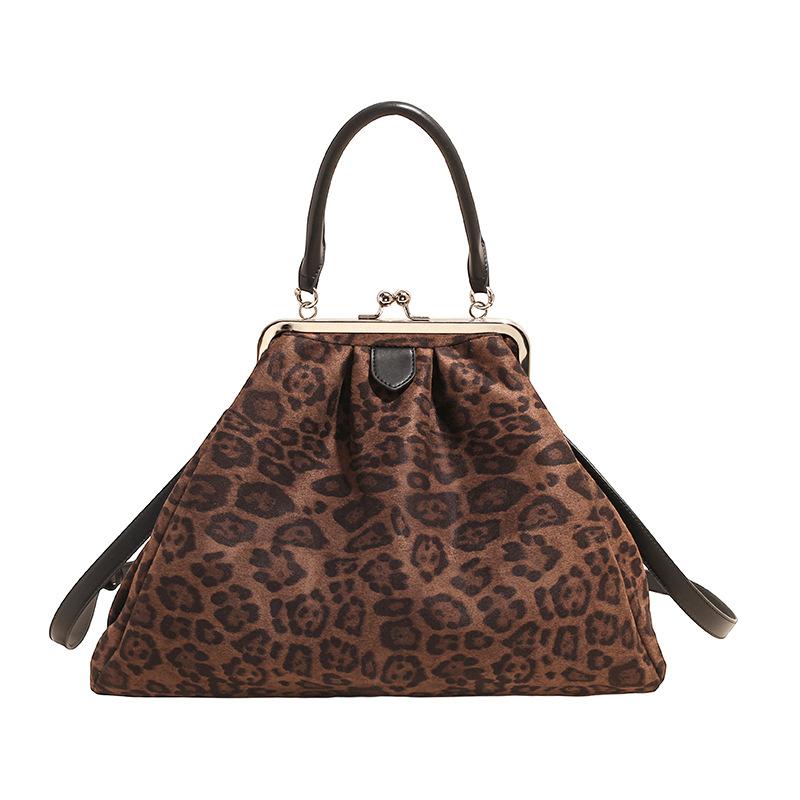 

Fashionable Commuting Large Capacity Straw Woven Bag, New Popular and Popular Single Shoulder Bag, Woven Hand-held Bucket Bag