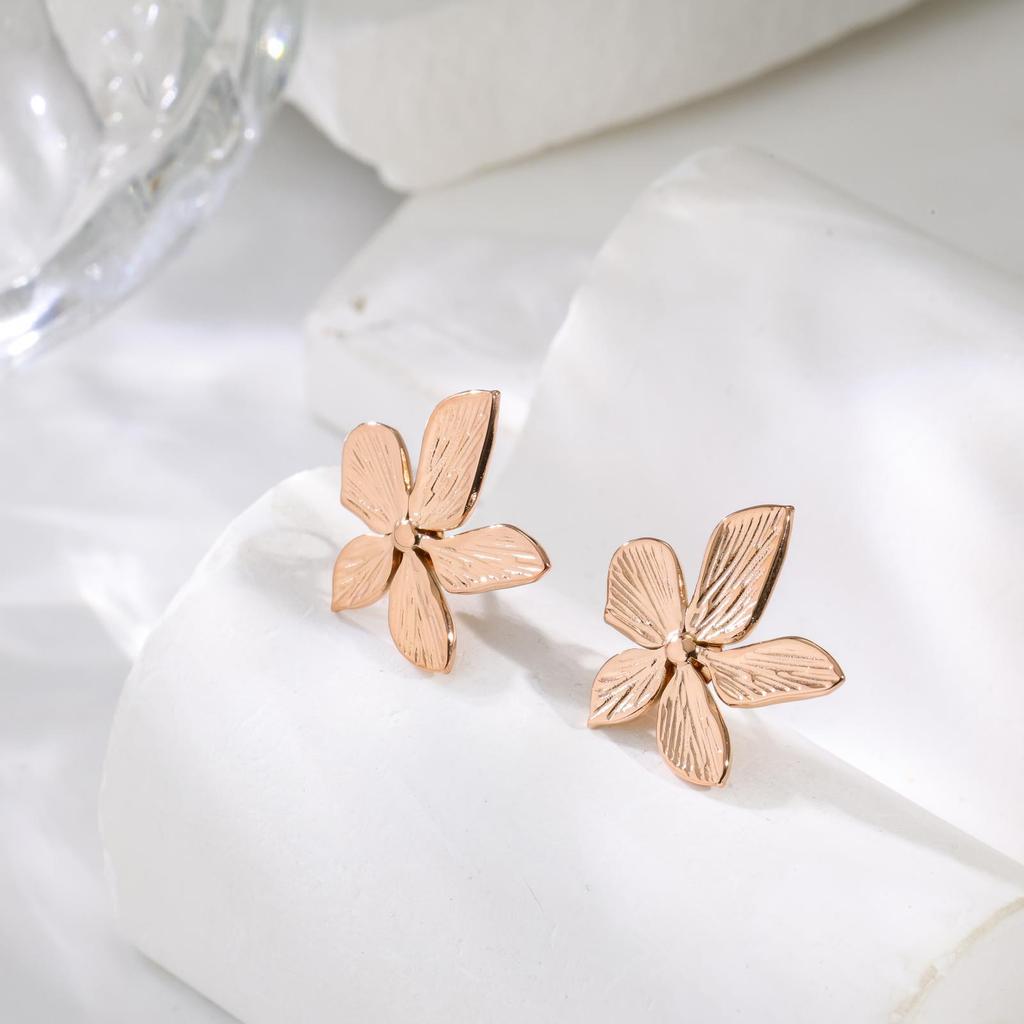 Wind Niche Design Three-dimensional Petal Retro Earrings, Temperament 18k Gold Earrings Annual Gift